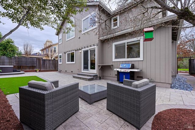 2490 Creek Meadow Dr, Santa Rosa, CA 95404