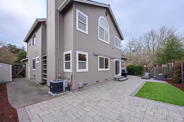 2490 Creek Meadow Dr, Santa Rosa, CA 95404