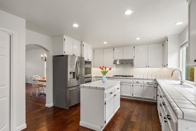 2490 Creek Meadow Dr, Santa Rosa, CA 95404