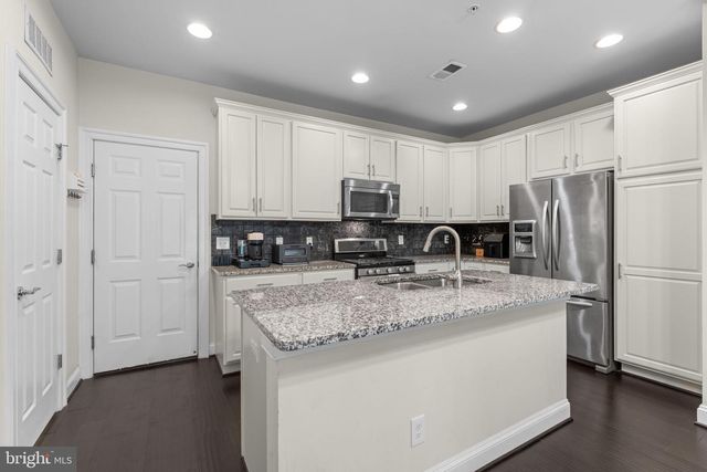 42831 BURRELL SQ, Ashburn, VA 20147