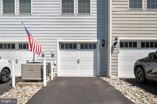42831 BURRELL SQ, Ashburn, VA 20147