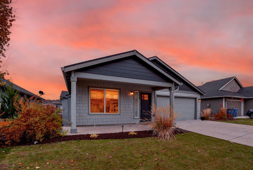 728 NE Brookstone Drive, Prineville, OR 97754