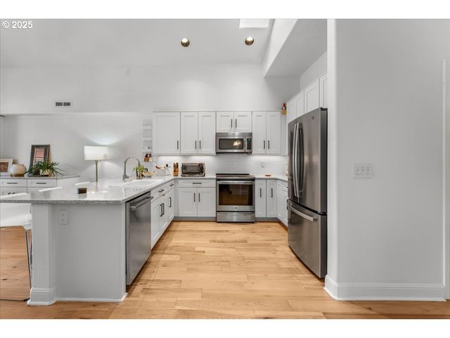 525 Se MARION St 21, Portland, OR 97202