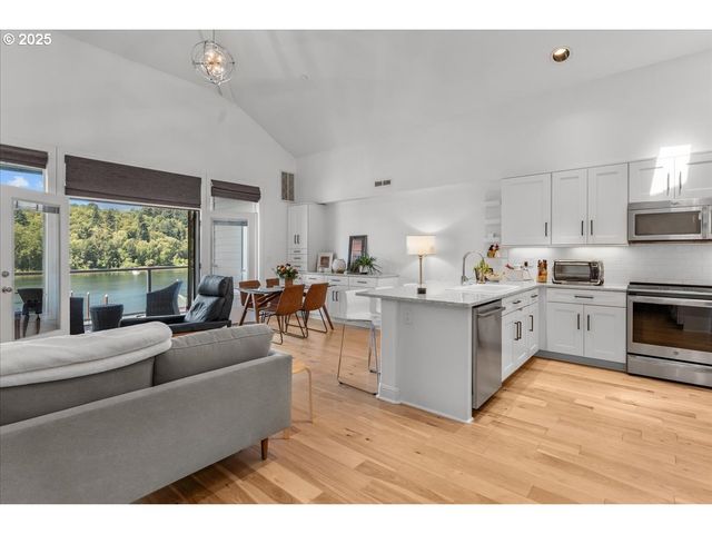 525 Se MARION St 21, Portland, OR 97202