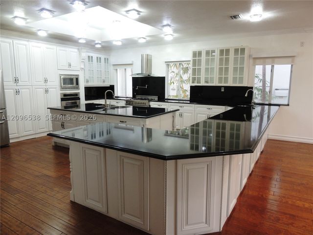 3525 E Fairview St, Miami, FL 33133