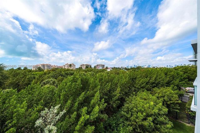 100 S Pointe Dr TH-13, Miami Beach, FL 33139