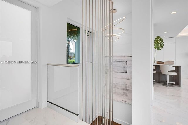 100 S Pointe Dr TH-13, Miami Beach, FL 33139