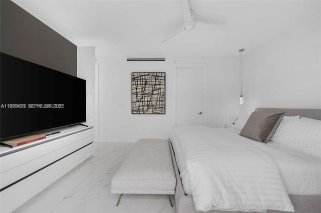 100 S Pointe Dr TH-13, Miami Beach, FL 33139