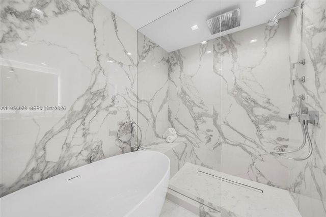 100 S Pointe Dr TH-13, Miami Beach, FL 33139