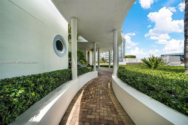 100 S Pointe Dr TH-13, Miami Beach, FL 33139