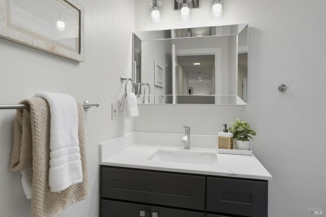 12 Angelica Ct, Novato, CA 94947