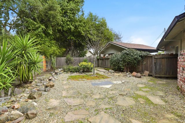 12 Angelica Ct, Novato, CA 94947