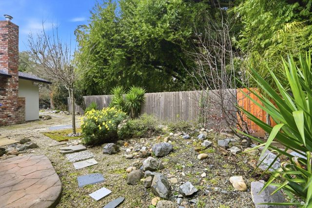 12 Angelica Ct, Novato, CA 94947