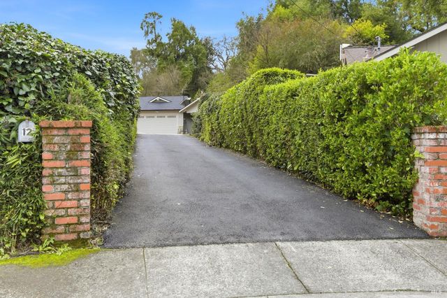 12 Angelica Ct, Novato, CA 94947