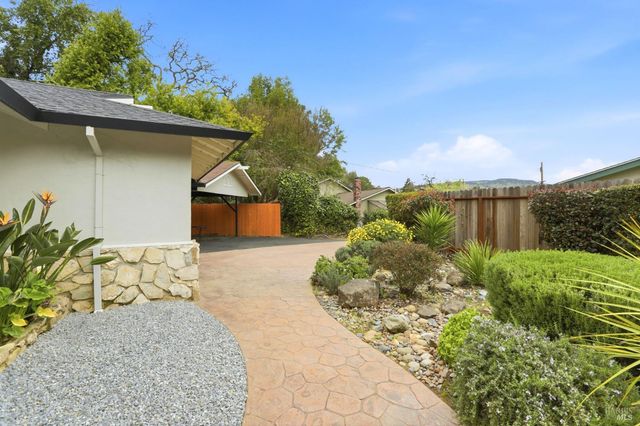 12 Angelica Ct, Novato, CA 94947