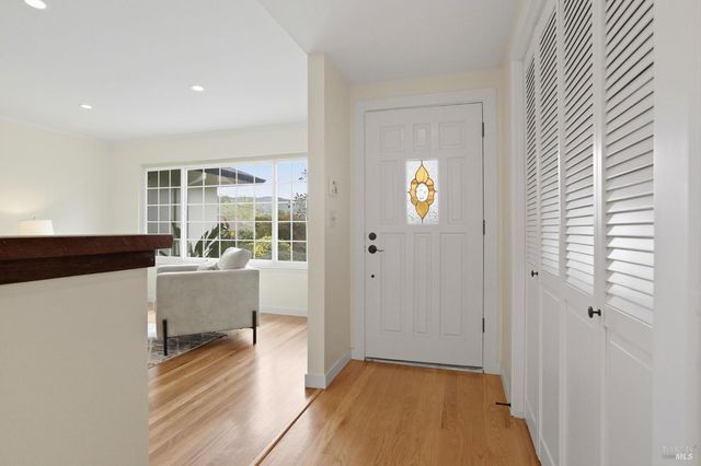 12 Angelica Ct, Novato, CA 94947