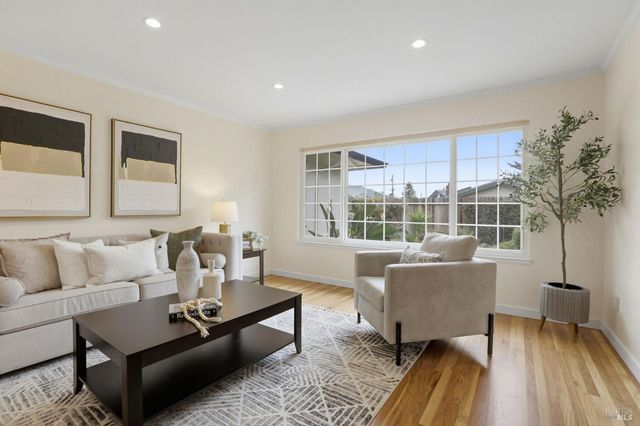 12 Angelica Ct, Novato, CA 94947