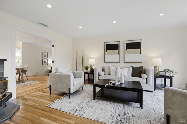 12 Angelica Ct, Novato, CA 94947