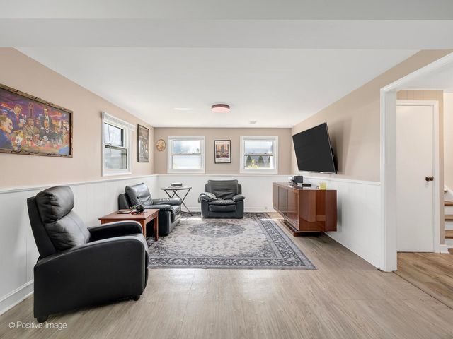 266 Marilyn Avenue, Glendale Heights, IL 60139