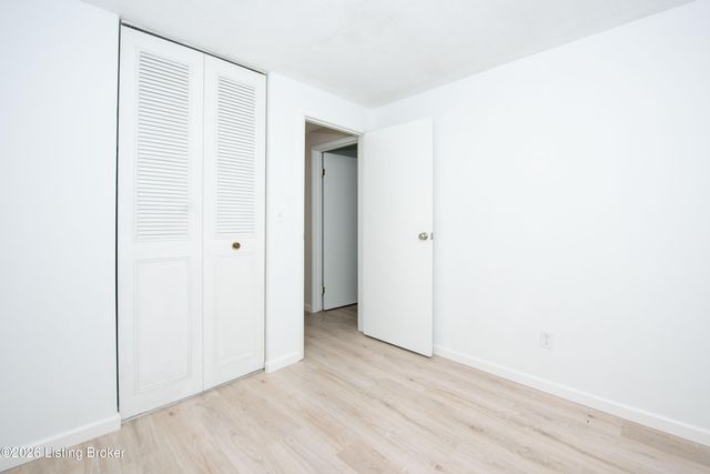 417 Saguaro Dr, Louisville, KY 40229