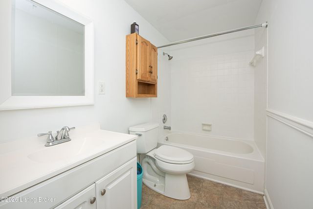 417 Saguaro Dr, Louisville, KY 40229