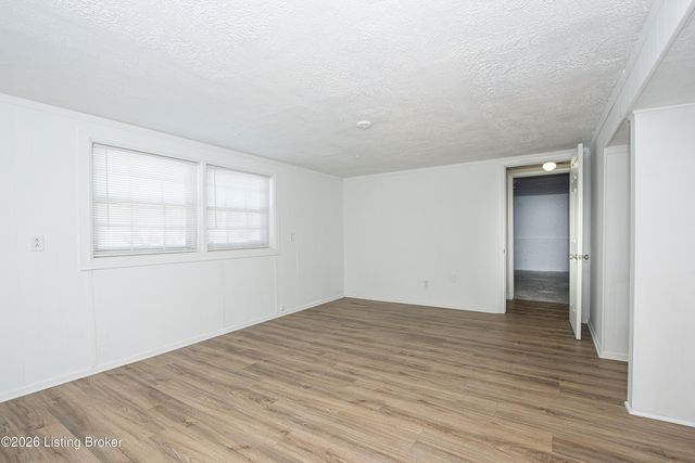 417 Saguaro Dr, Louisville, KY 40229