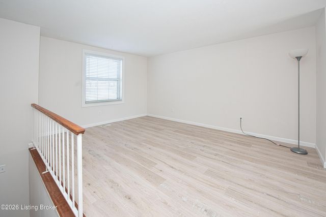 417 Saguaro Dr, Louisville, KY 40229