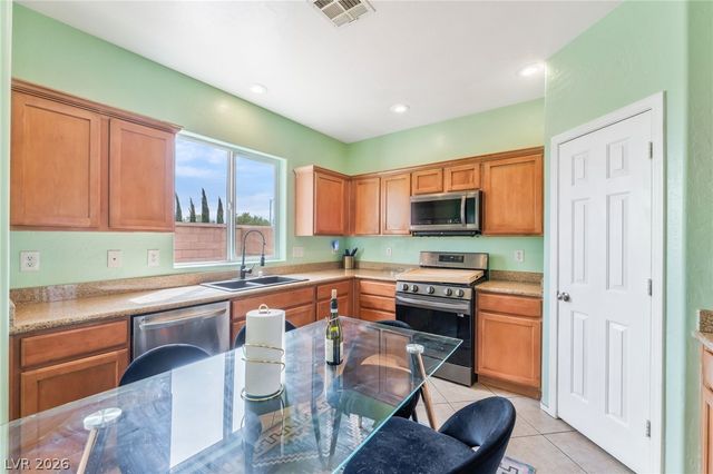 8252 Celina Hills Street, Las Vegas, NV 89131