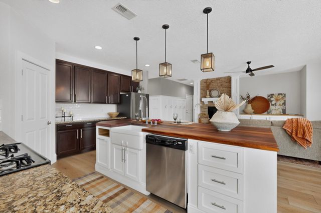 2818 Cipres Lane SE, Rio Rancho, NM 87124