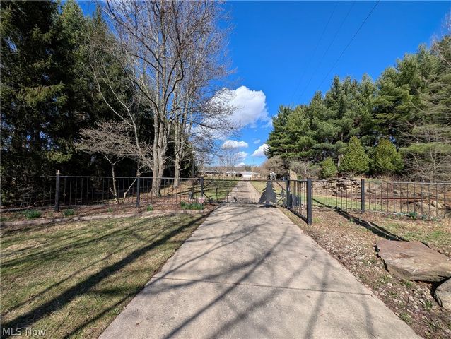 16474 Palmyra Road, Lake Milton, OH 44429