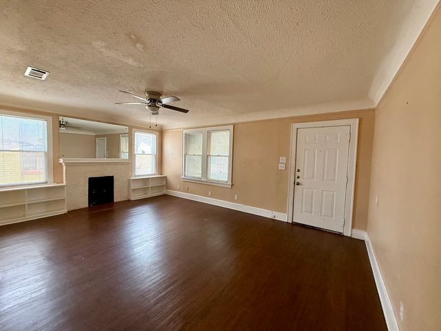 2946 Lipscomb Street, Fort Worth, TX 76110