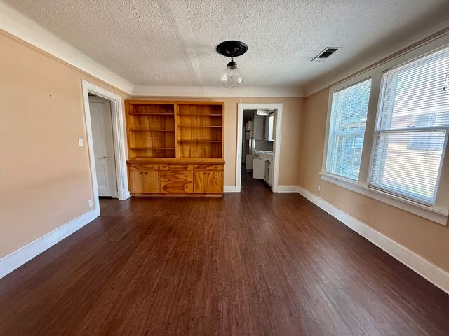 2946 Lipscomb Street, Fort Worth, TX 76110