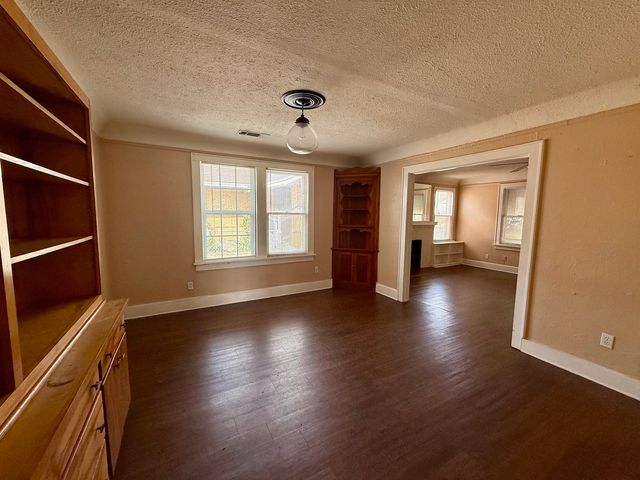 2946 Lipscomb Street, Fort Worth, TX 76110