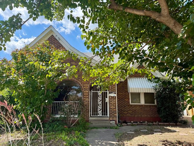 2946 Lipscomb Street, Fort Worth, TX 76110