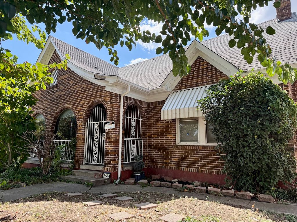 2946 Lipscomb Street, Fort Worth, TX 76110
