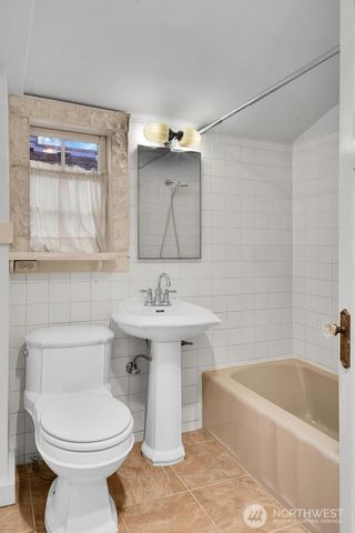 1512 10th Avenue W, Seattle, WA 98119