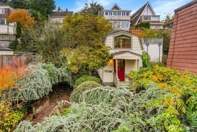 1512 10th Avenue W, Seattle, WA 98119