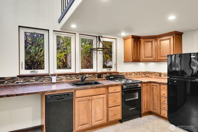 1512 10th Avenue W, Seattle, WA 98119