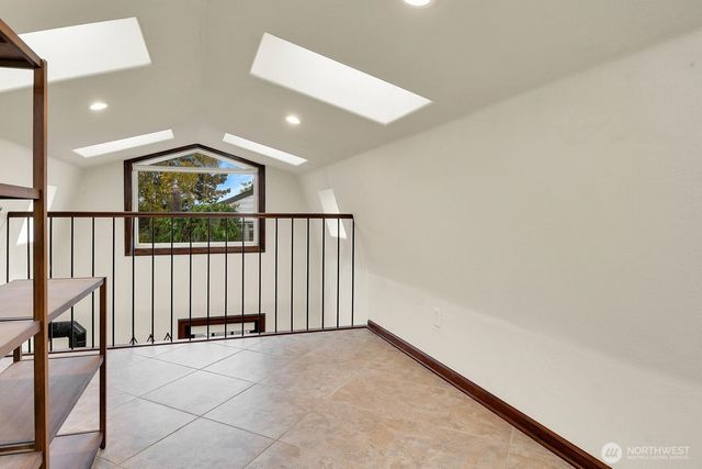 1512 10th Avenue W, Seattle, WA 98119