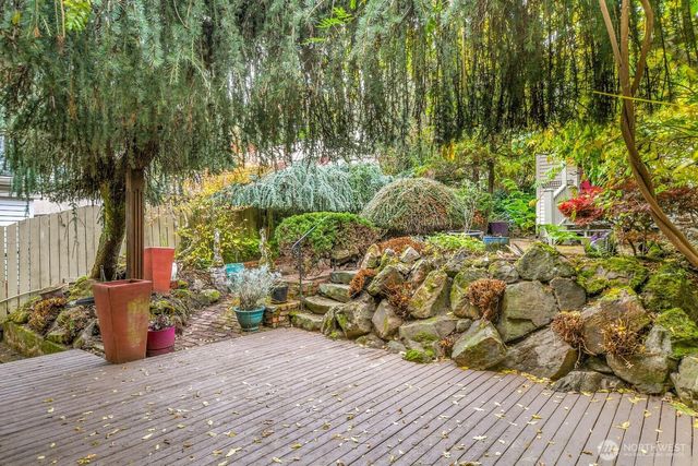 1512 10th Avenue W, Seattle, WA 98119