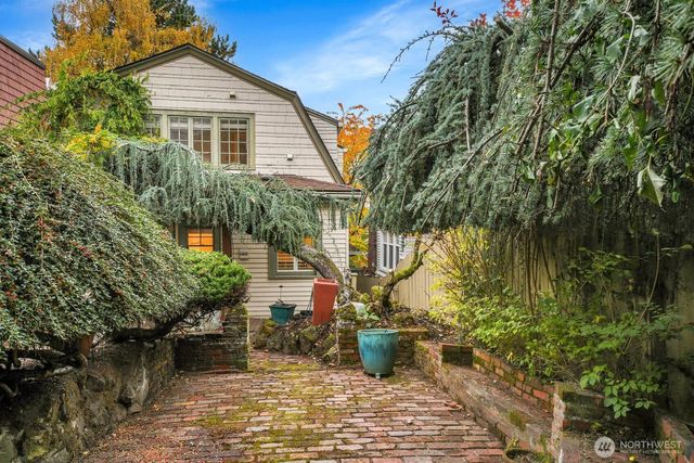 1512 10th Avenue W, Seattle, WA 98119