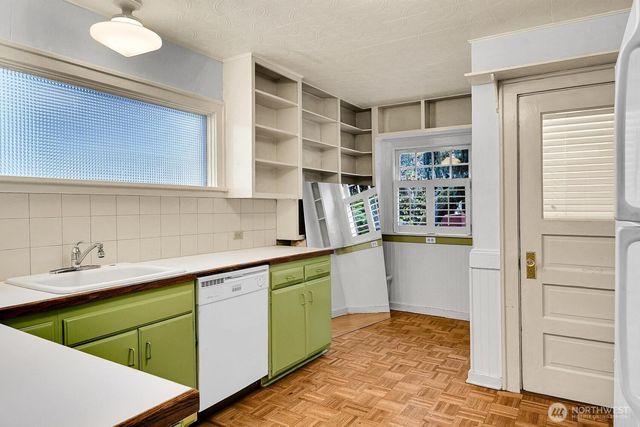 1512 10th Avenue W, Seattle, WA 98119