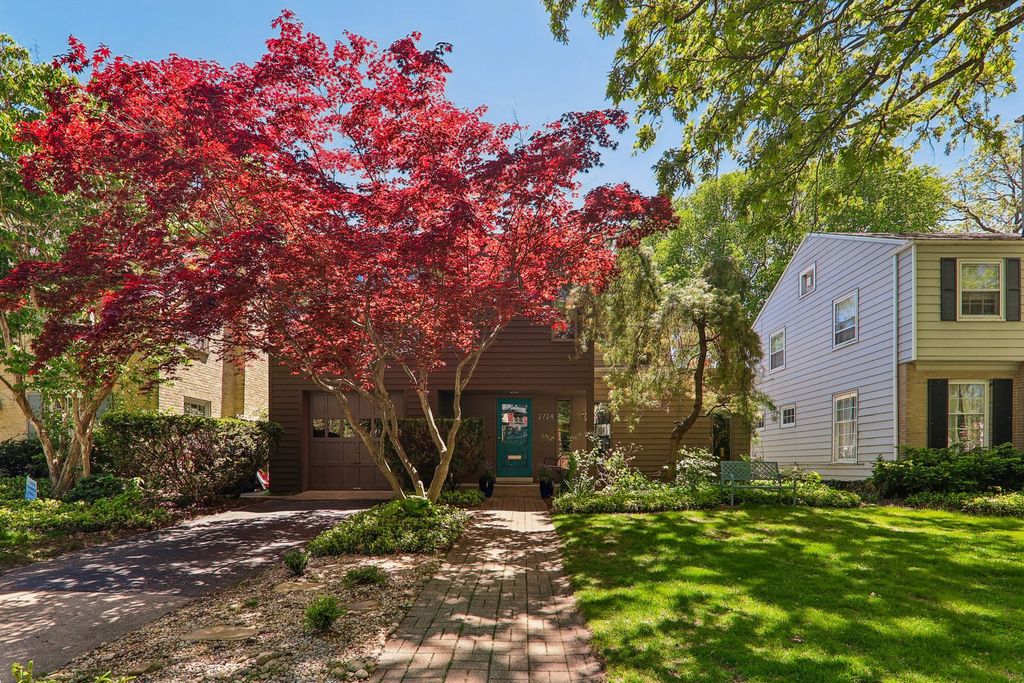 2724 Simpson Street, Evanston, IL 60201