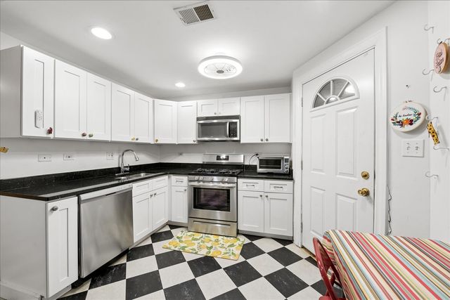 3845 W Altgeld Street G, Chicago, IL 60647
