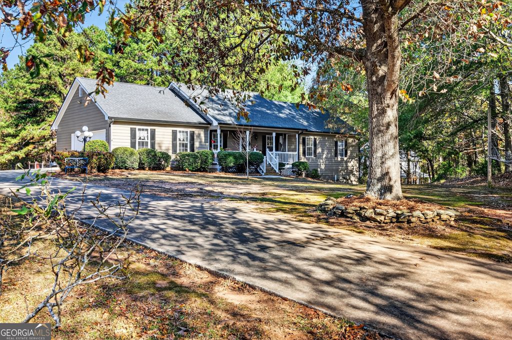 3461 Camelot Way, Loganville, GA 30052