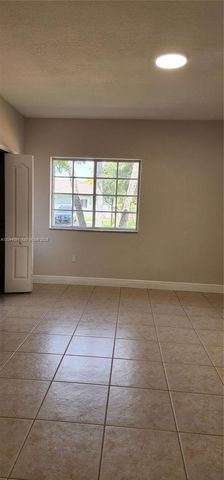 16507 NW 91st Ave, Miami Lakes, FL 33018