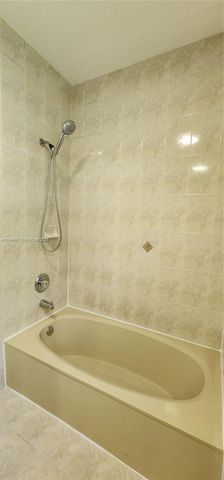 16507 NW 91st Ave, Miami Lakes, FL 33018