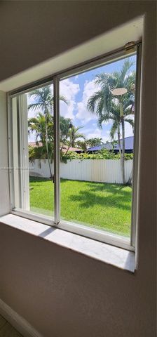 16507 NW 91st Ave, Miami Lakes, FL 33018