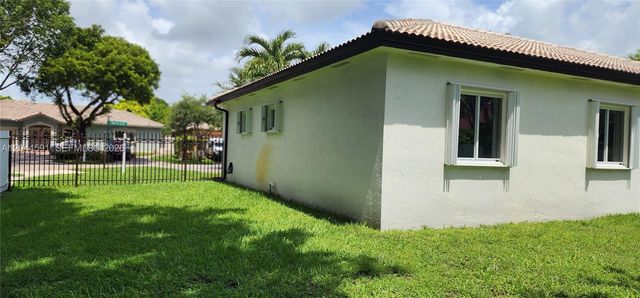 16507 NW 91st Ave, Miami Lakes, FL 33018