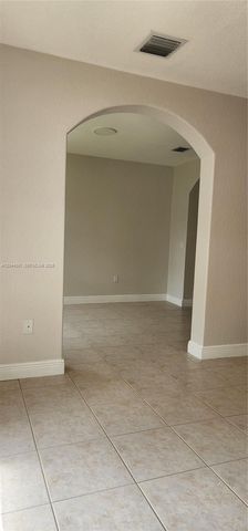 16507 NW 91st Ave, Miami Lakes, FL 33018